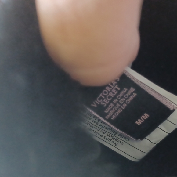 Victoria Secret Slide On Closed Toe Slippers. Black & White  Size:M new - Picture 3 of 3